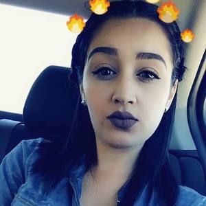 Meet your Posher, Yamaries